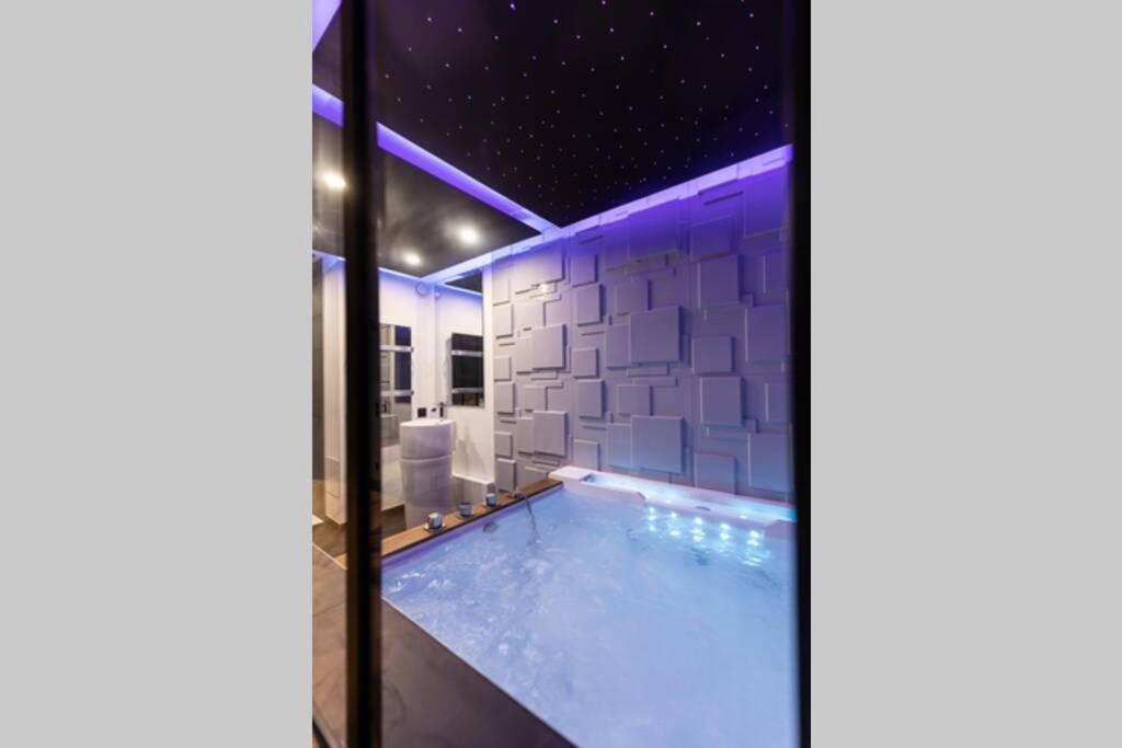 Appartement-jacuzzi / A 800m Du Centre Metz
