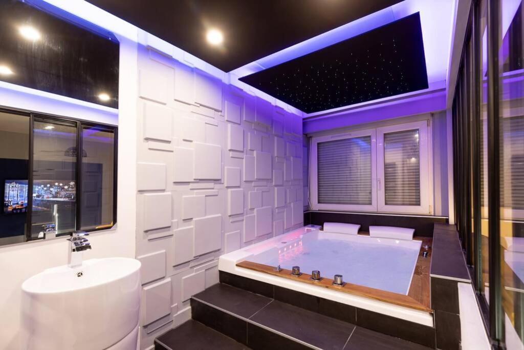 Appartement-jacuzzi / à 800m Du Centre * Metz
