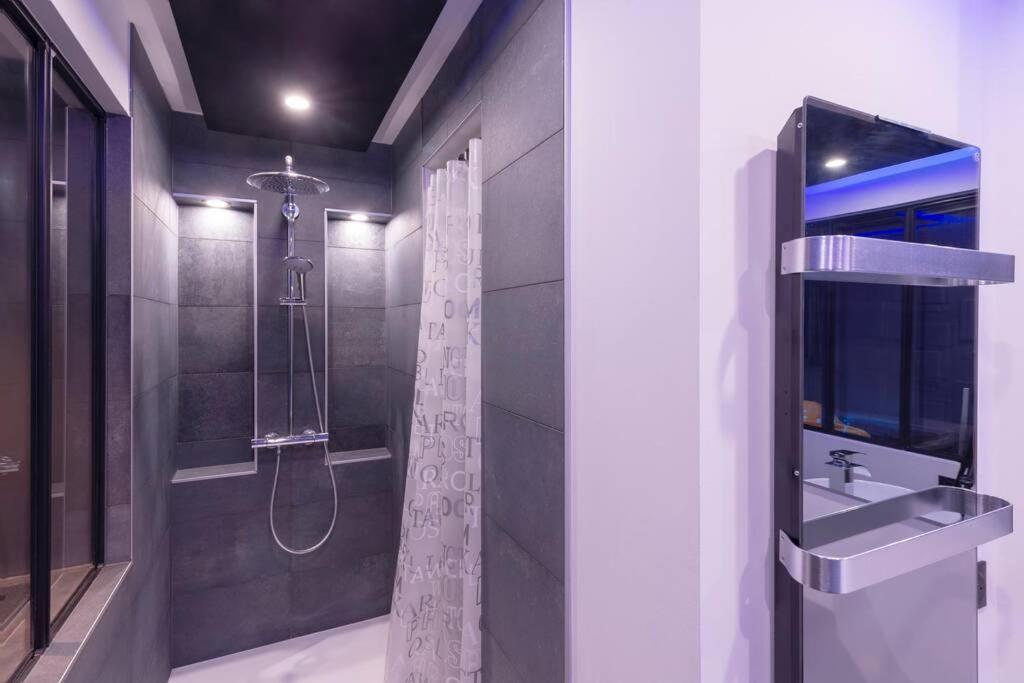 Apartment Appartement-jacuzzi / A 800m Du Centre