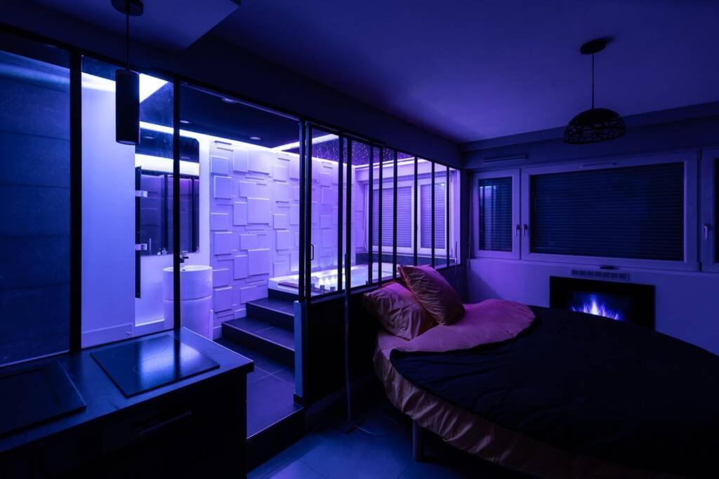 Appartement-jacuzzi / A 800m Du Centre Apartment
